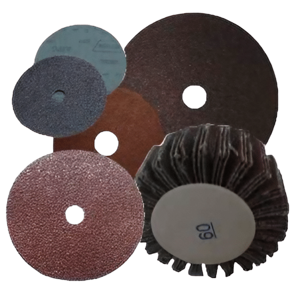 Diversas escovas flap (rodas de lixa) de diferentes grãos, para acabamento e polimento de metais, fornecidas pela Veppel no Rio de Janeiro.